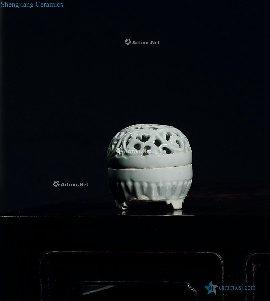 The southern song dynasty left kiln hollow out bound branch pattern of fragrance