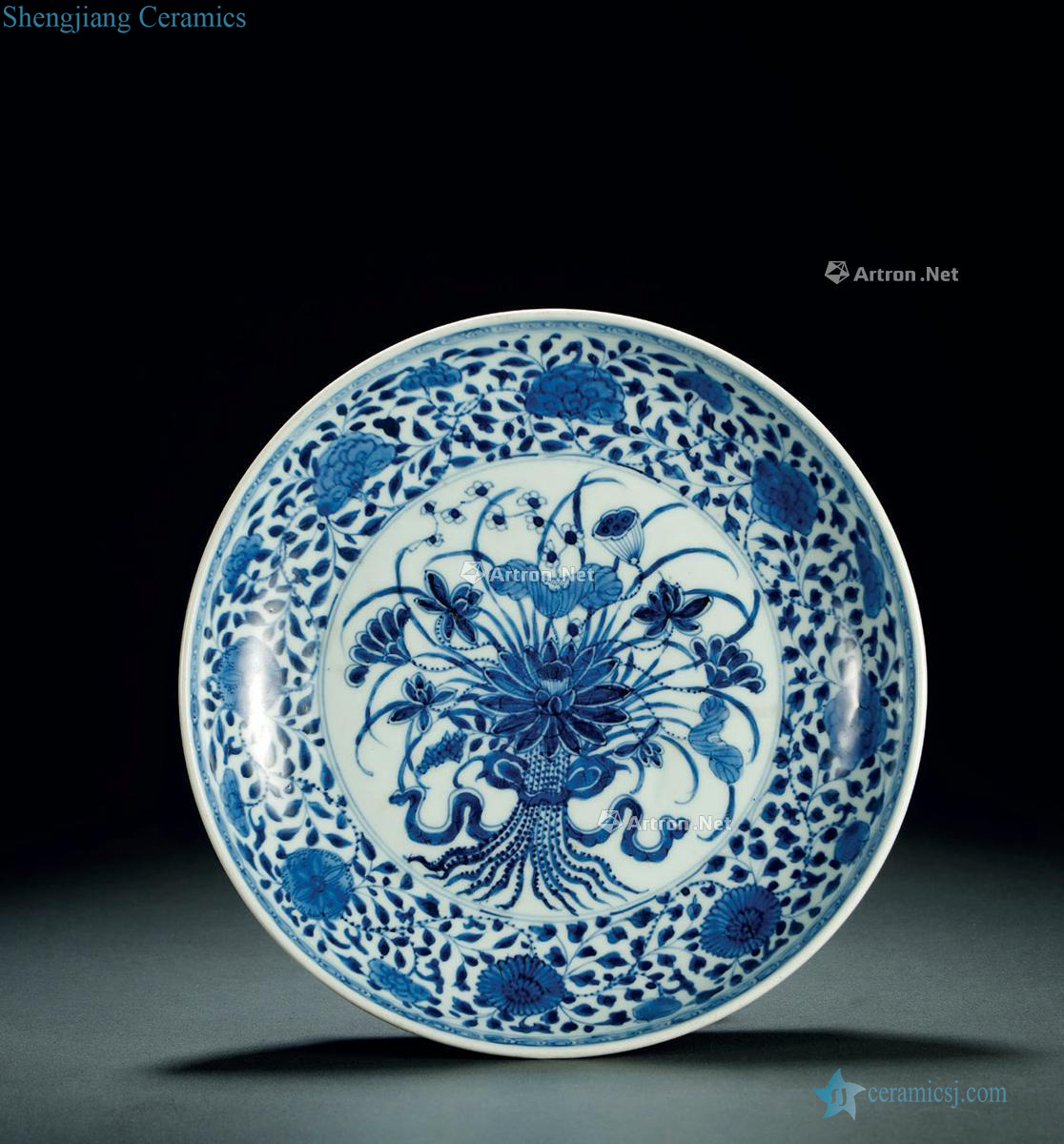 Qing yongzheng Blue and white with a bunch of lotus tray