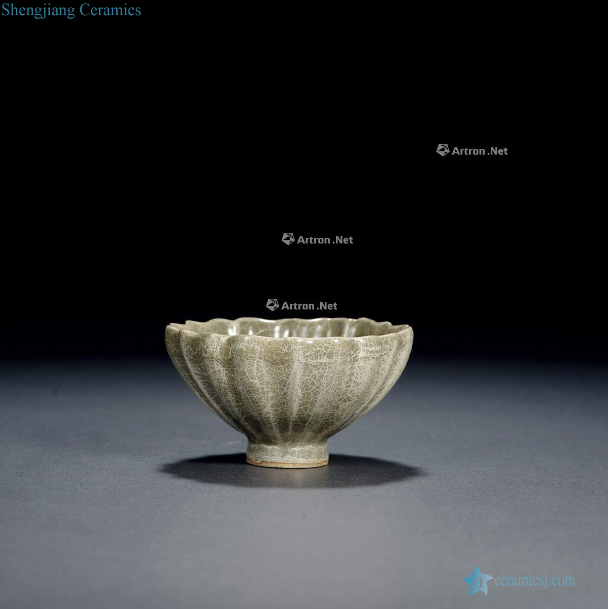 The southern song dynasty, longquan celadon imitation officer glaze koubei ling flowers