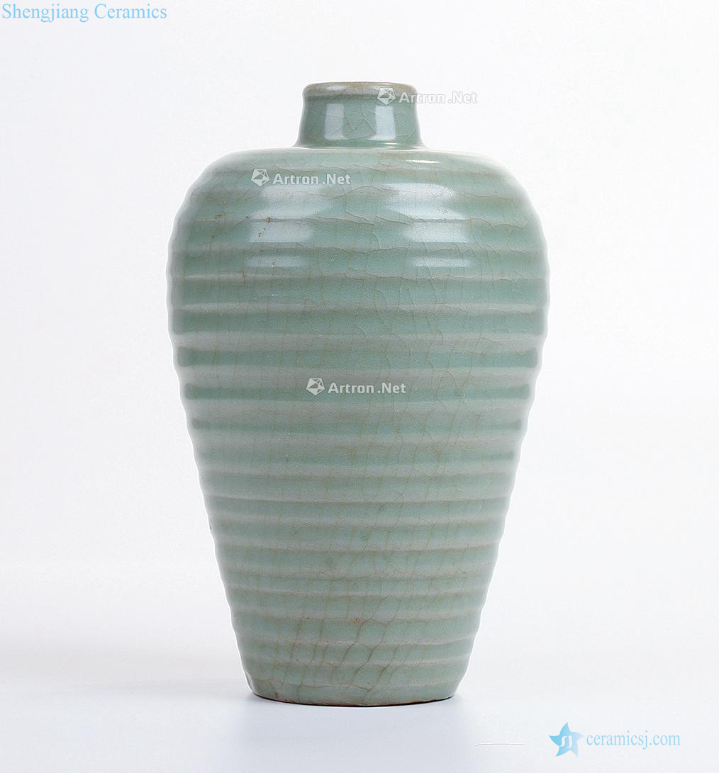 The song dynasty Longquan celadon bowstring grain mei bottles