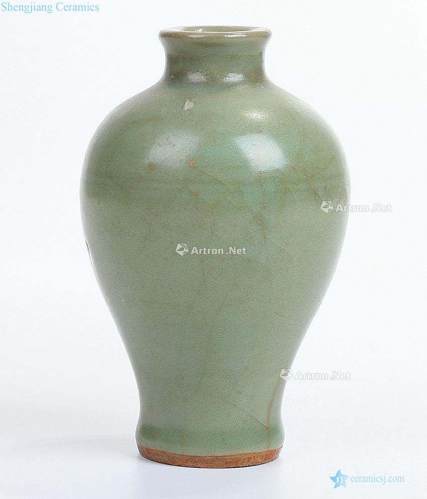 The song dynasty Longquan celadon xiaomei bottle