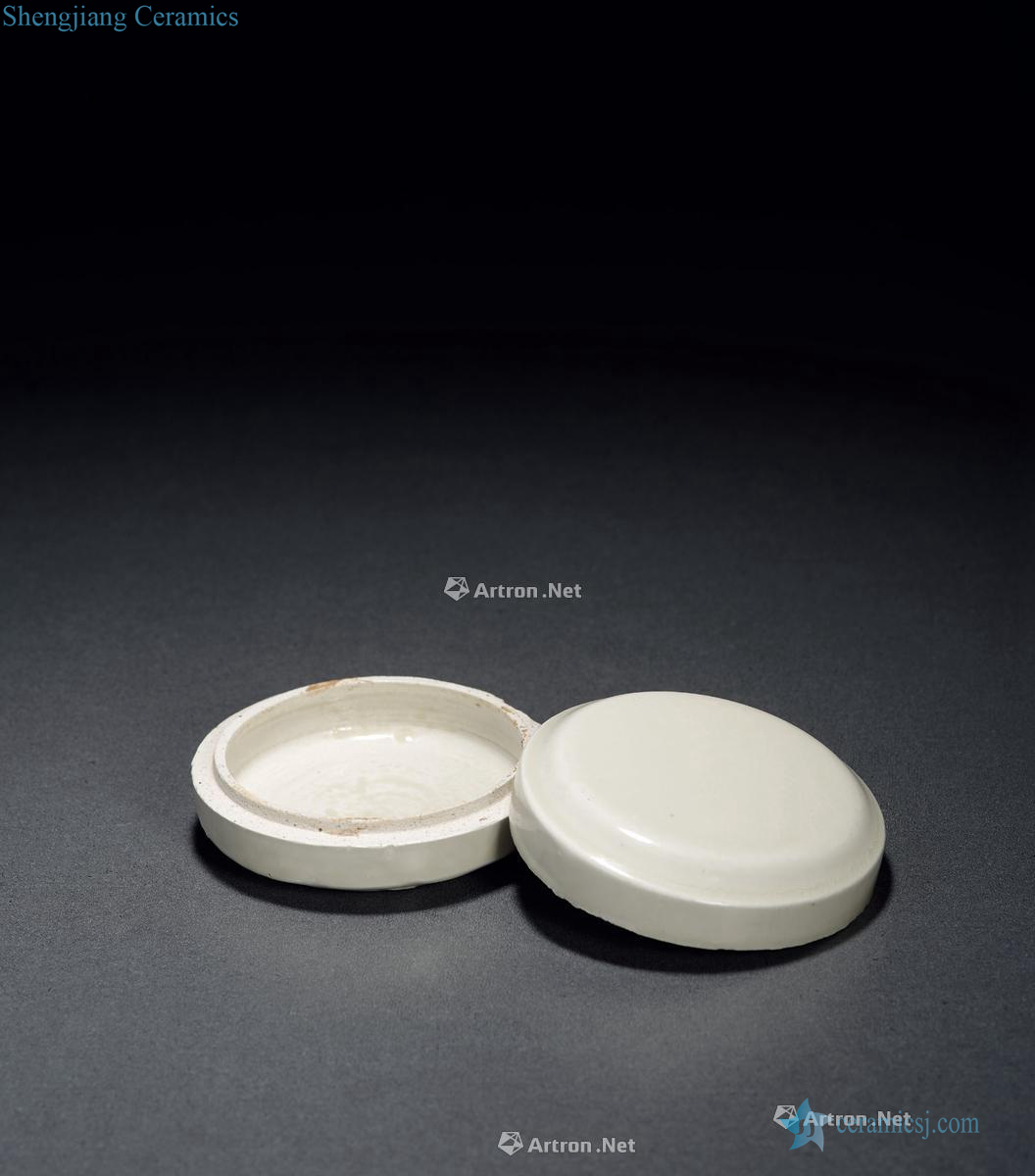 Doug ligou kiln white glaze, powder compact