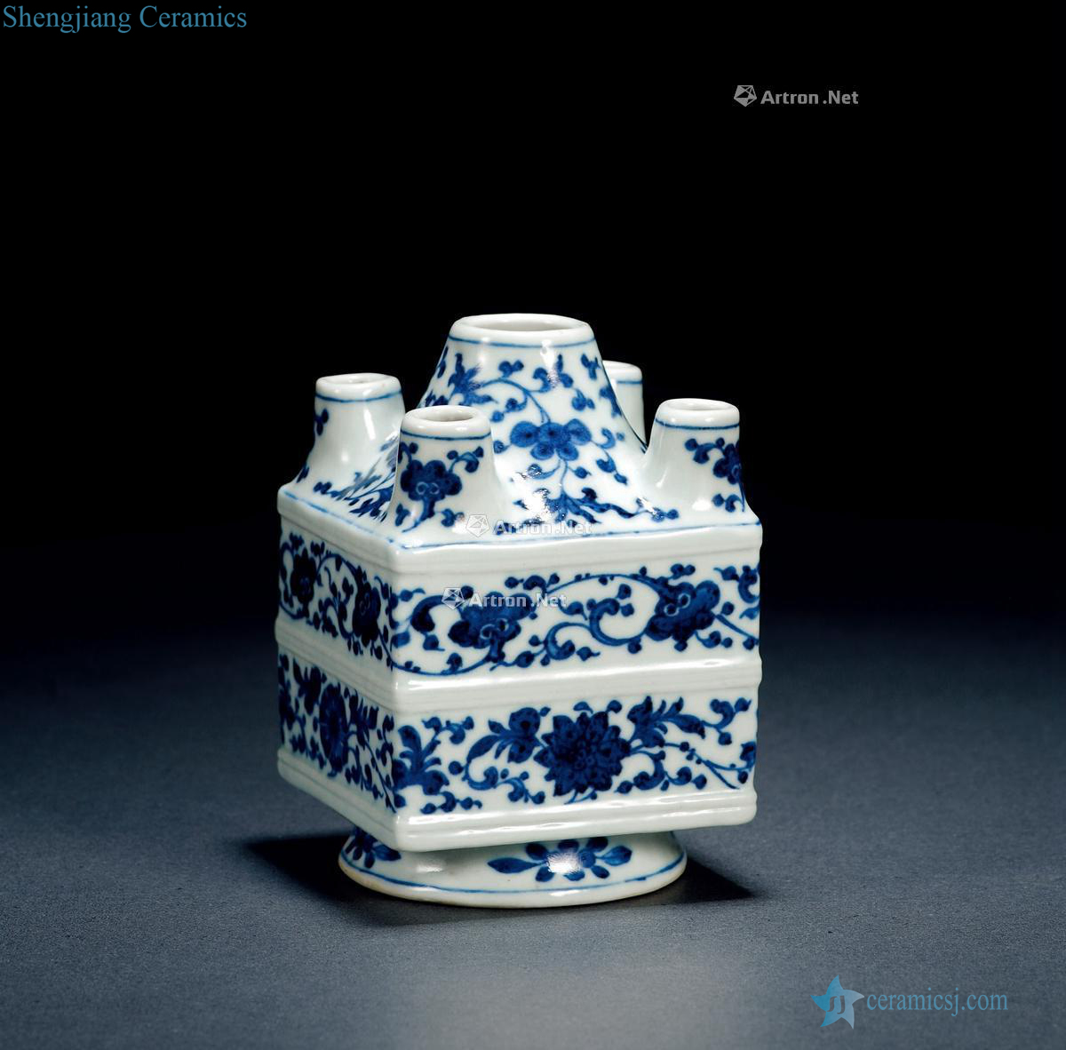 Qing qianlong · blue and white lotus flower five hole string lines bottle
