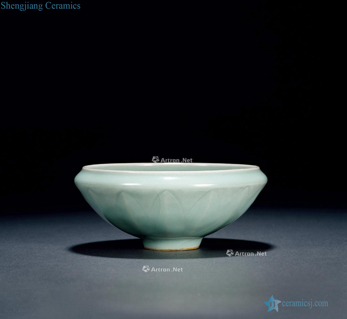 The southern song dynasty, longquan celadon lotus-shaped bowl