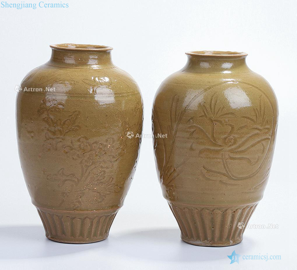 Ming Longquan celadon glaze huang hand-cut tank (a)