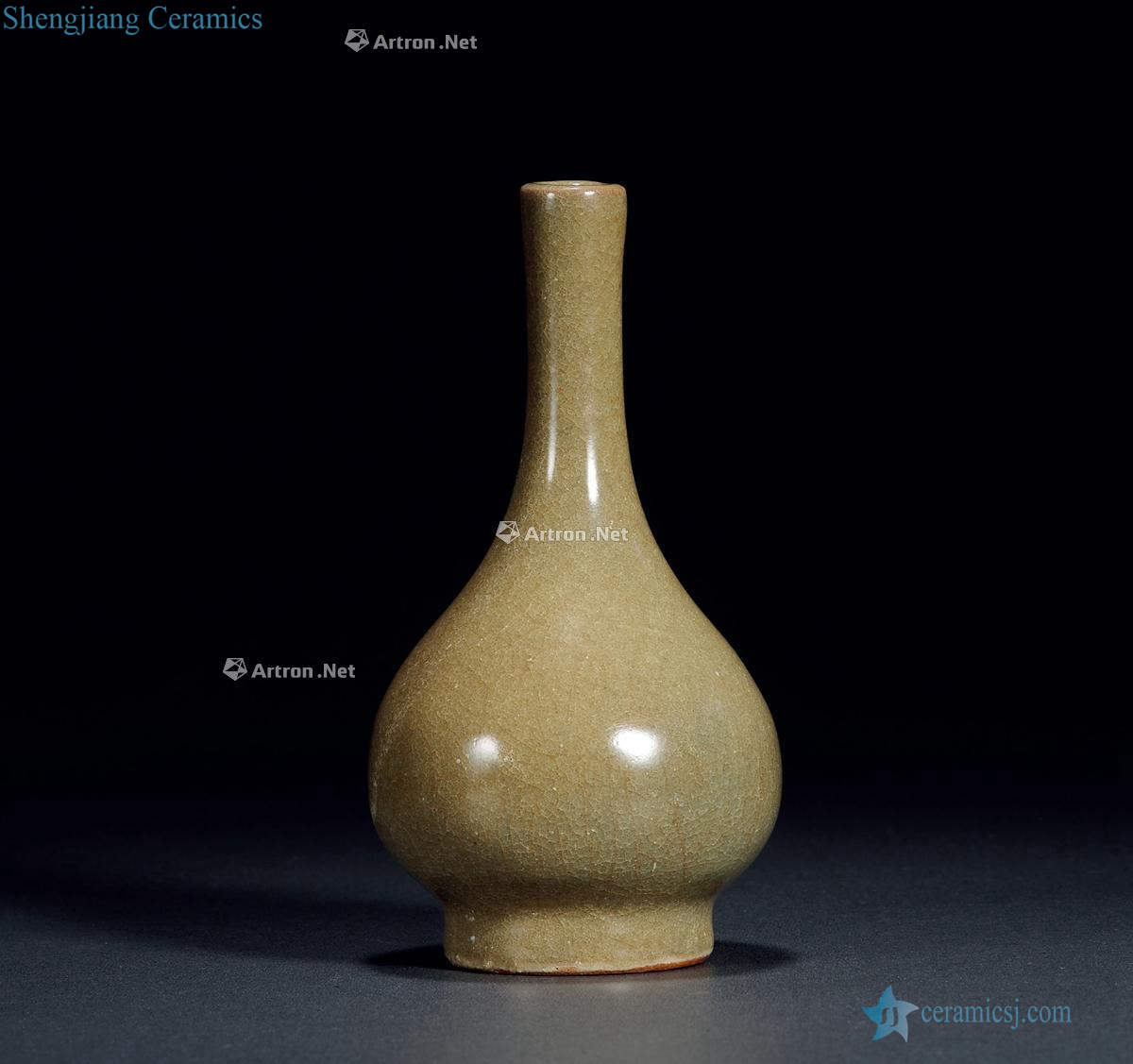 The southern song dynasty, longquan celadon cream-colored glaze bravery type bottle