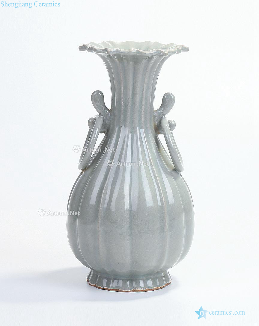 The southern song dynasty Longquan celadon 2-ring flower bottle mouth