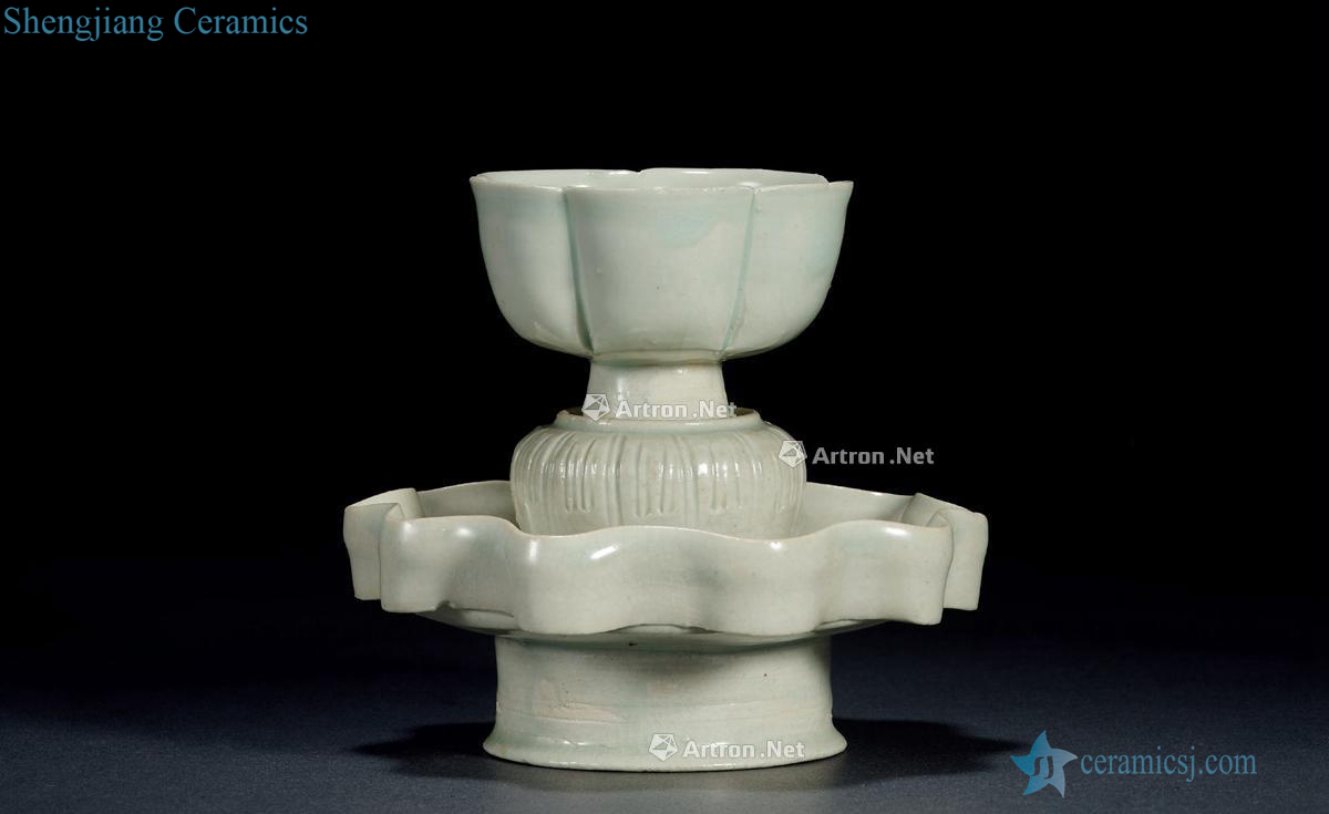 Northern song dynasty, shadow blue shape lamp tower (a)