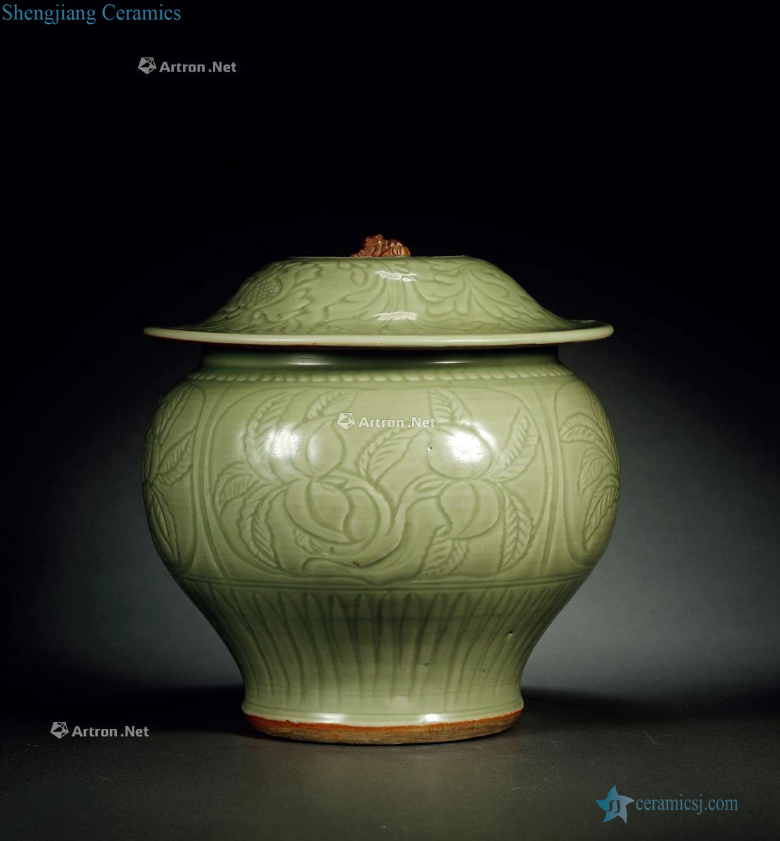 Ming, longquan celadon carved carved peach lines cover tank