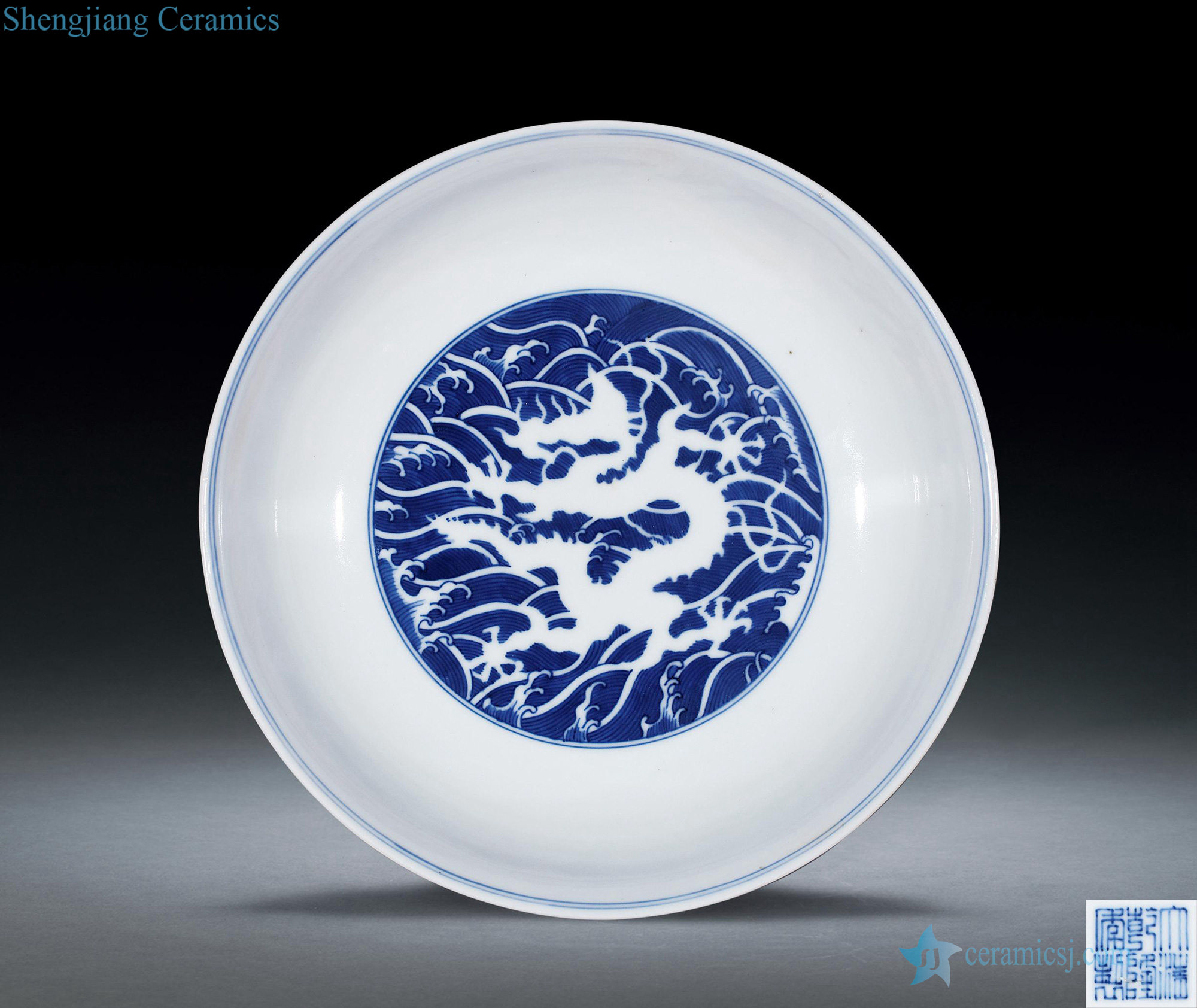 Qing qianlong Blue and white for the white dragon tray