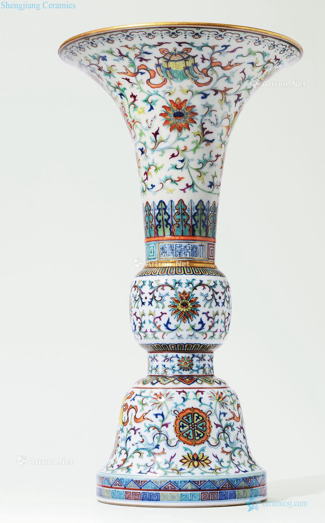 Qing qianlong bucket color stroke eight auspicious grain flower vase with lotus