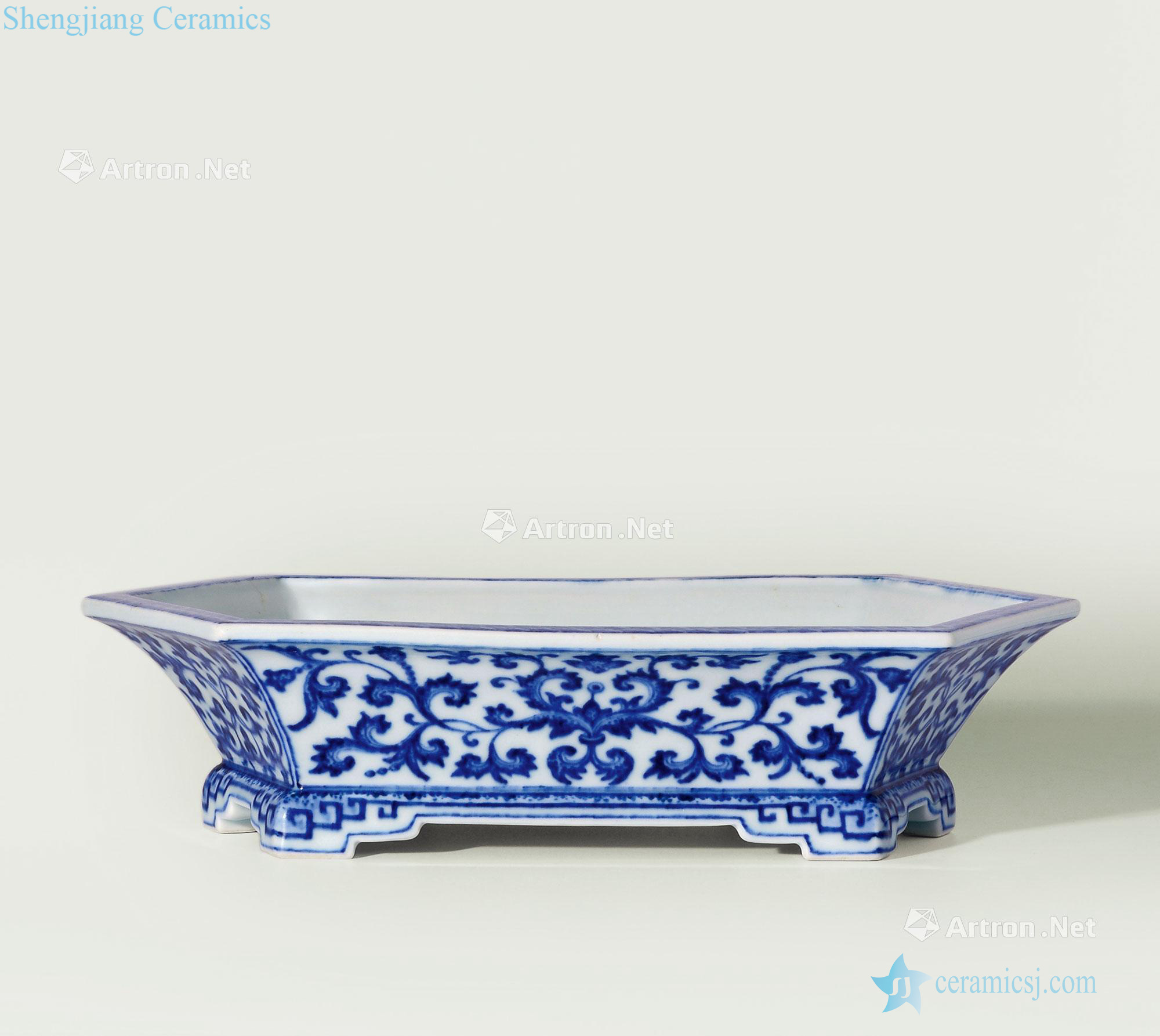 Qing qianlong blue baroque passionflower grain six-party basin