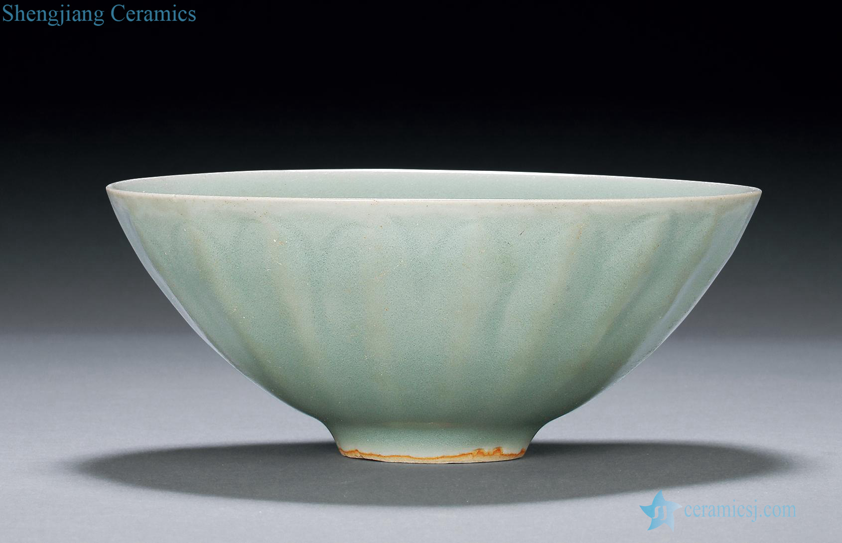 Ming Longquan celadon lotus-shaped bowl