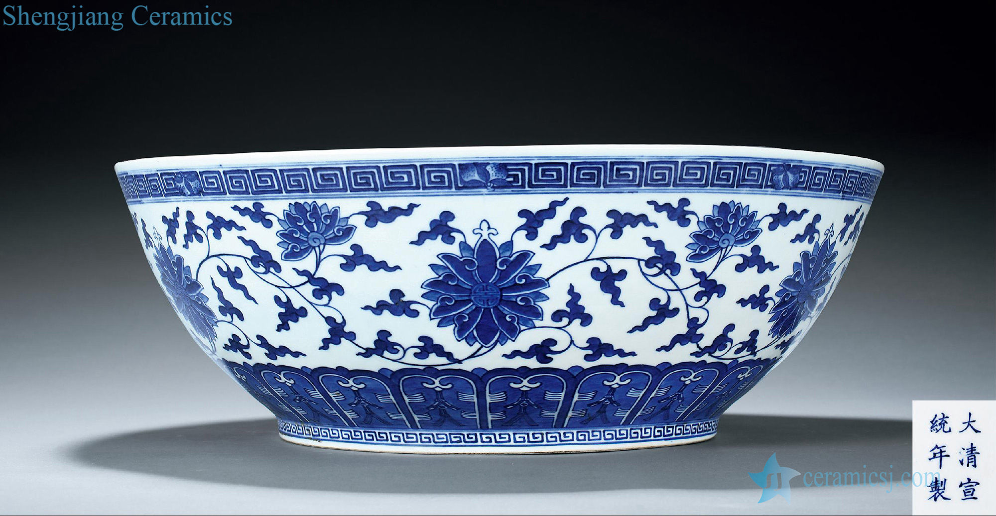Qing xuantong Blue and white lotus flower grain big bowl