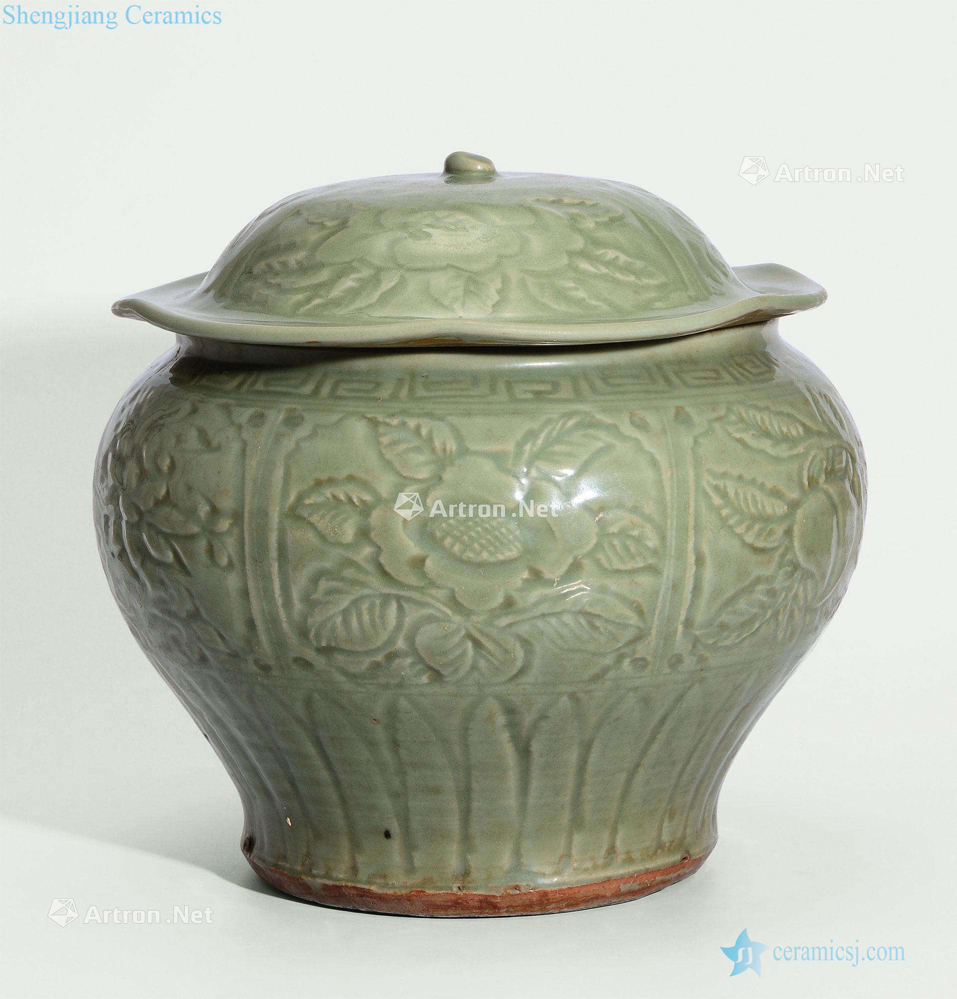 Yuan - Ming Longquan celadon carved carved flowers and folding branches lines cover tank