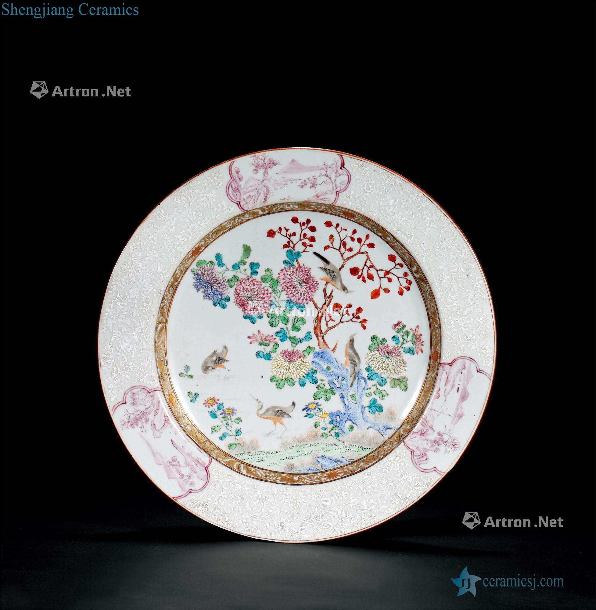 Qing qianlong enamel paint figure fold along the plate hole stone flowers and birds