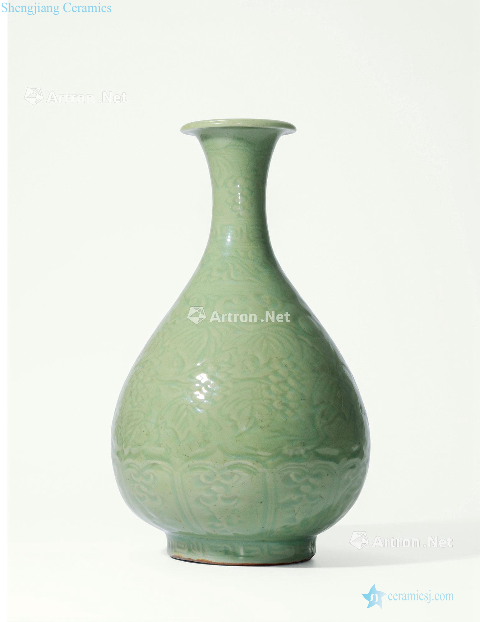 Ming yongle Longquan celadon green glaze dark moment lotus-shaped grape grain okho spring bottle