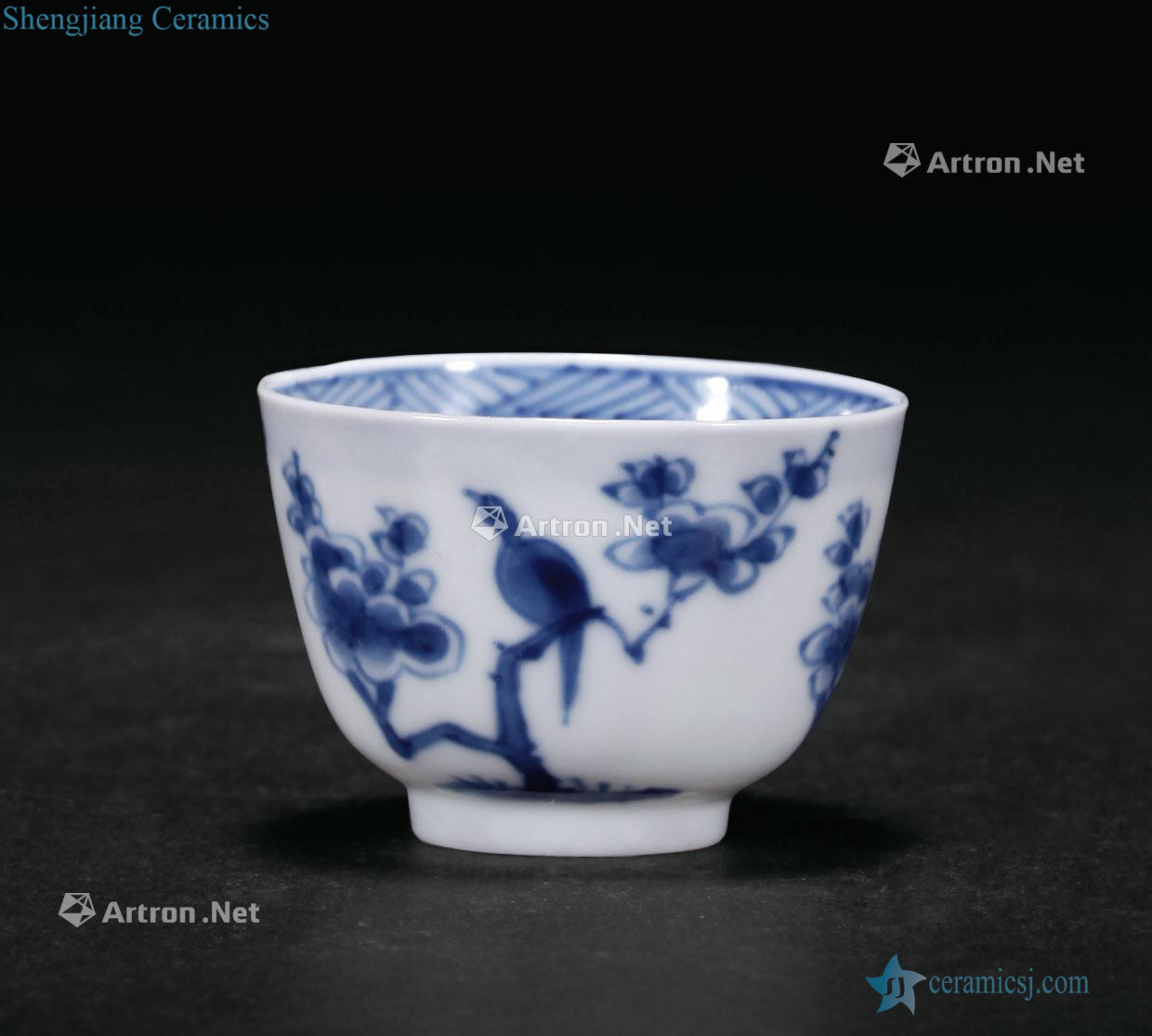 Qing qianlong Blue and white flower on grain small cup