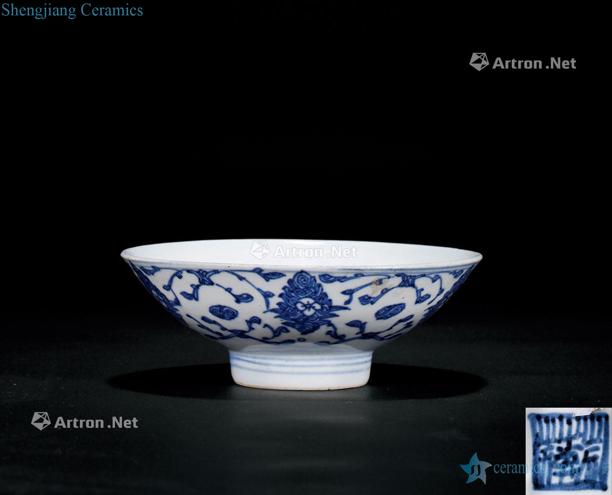 qing Blue and white lotus flower grain left mouth bowl