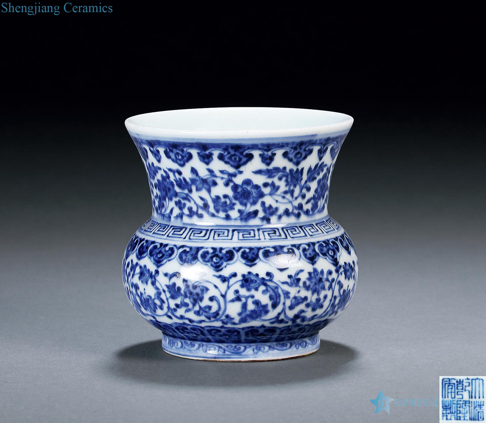 Qing dynasty blue and white flower grain slag bucket