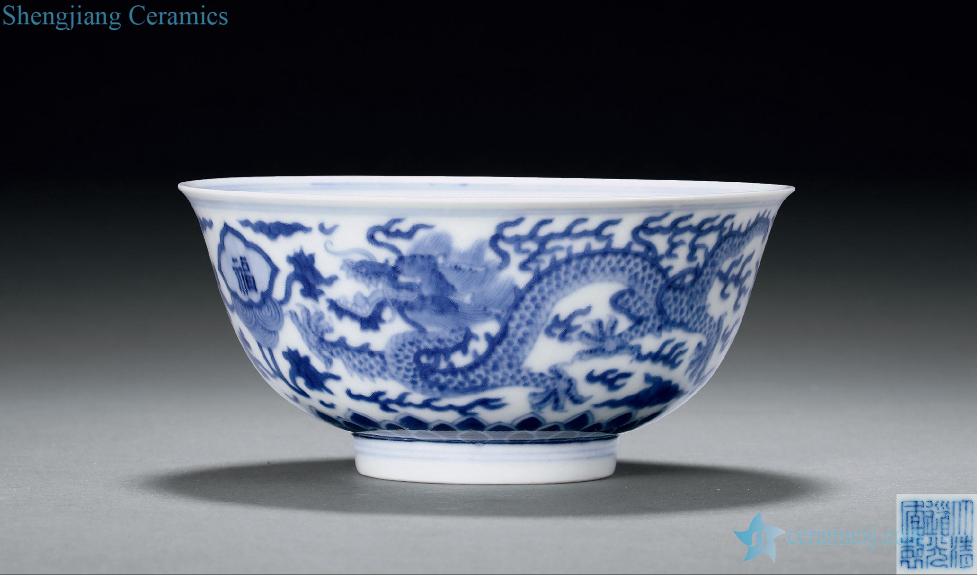 Qing daoguang Blue and white dragon long-lived words green-splashed bowls