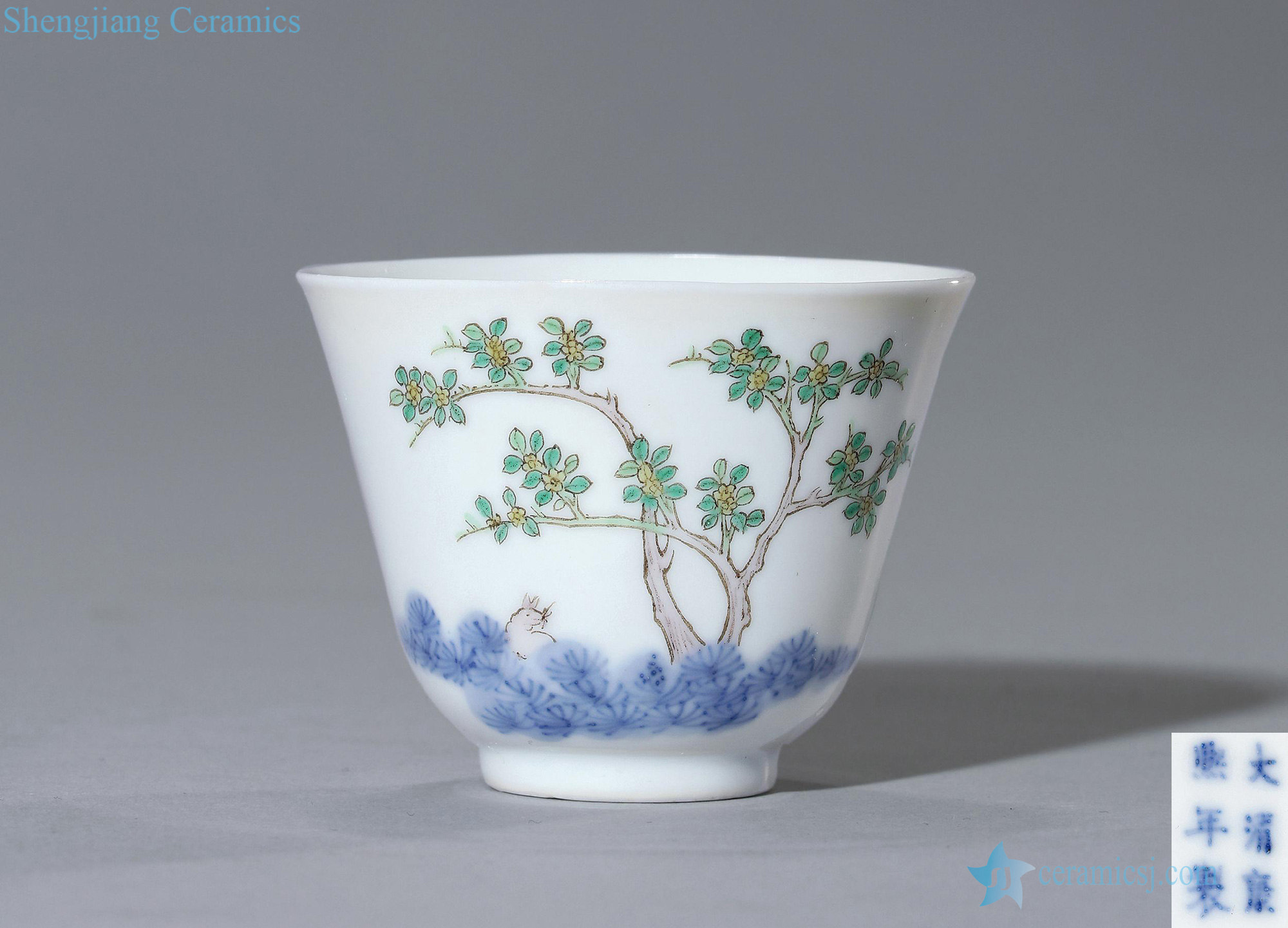 The qing emperor kangxi Blue and white colorful flora cup