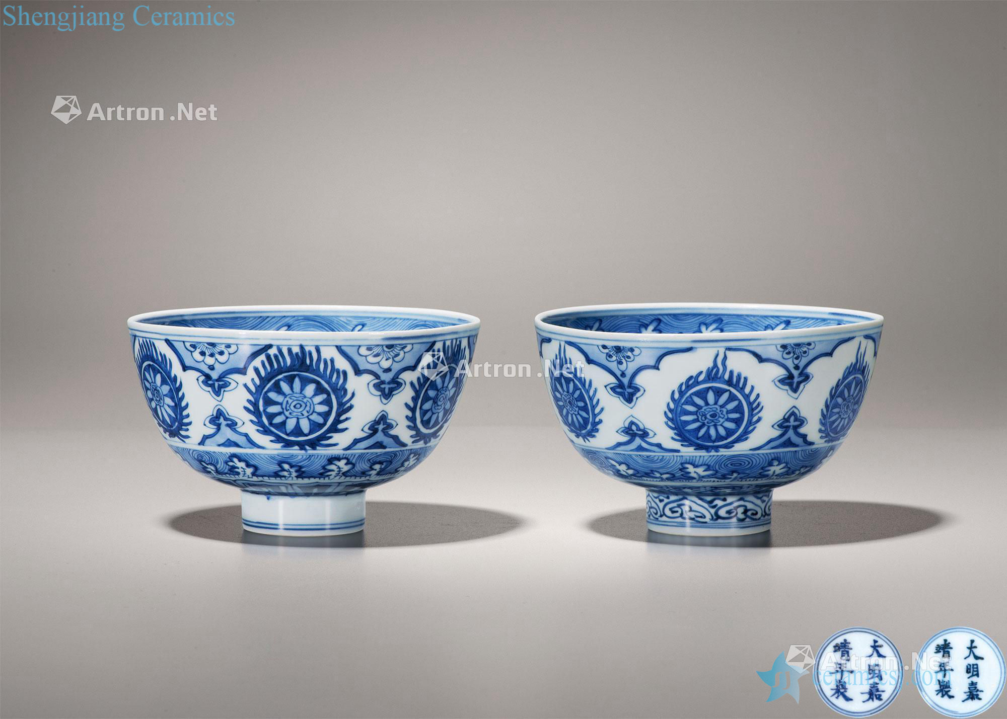 Qing dynasty Blue and white round flowers green-splashed bowls (a)