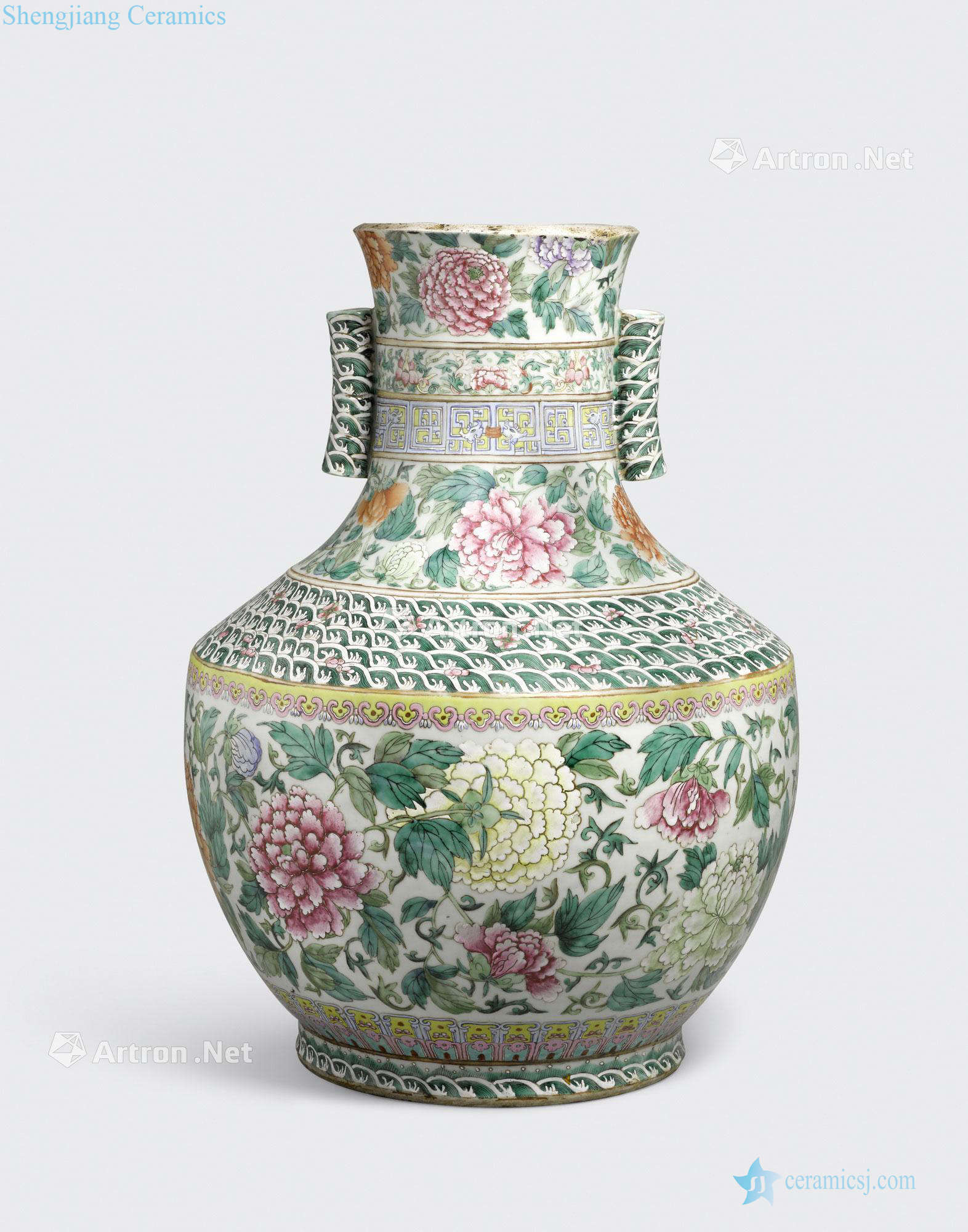 The newest the Qing/Republic period A LARGE FAMILLE ROSE VASE