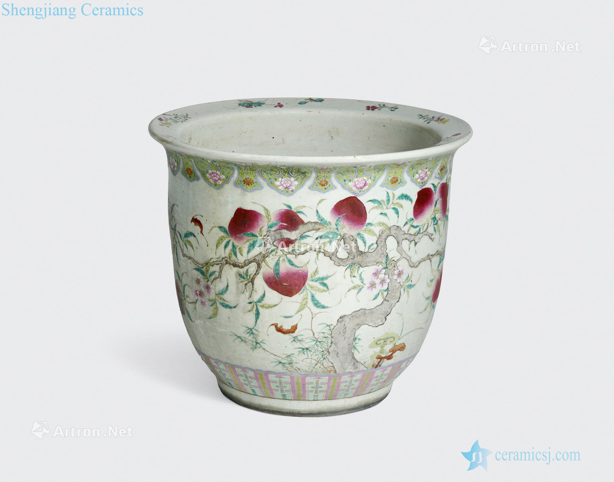 The newest the Qing/Republic period A LARGE FAMILLE ROSE ENAMELED PLANTER WITH PEACHES AND BATS DESIGN