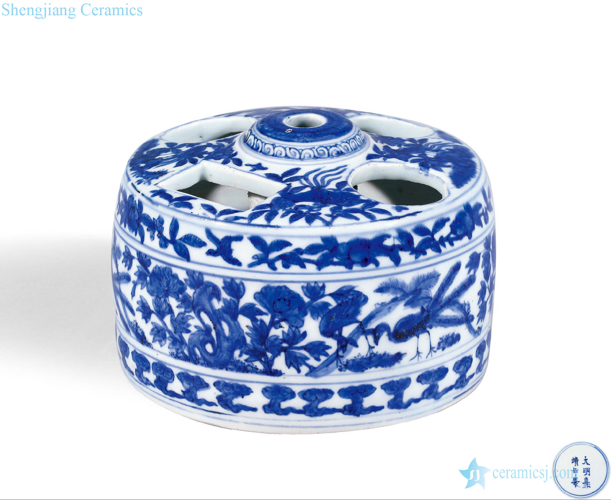 Ming jiajing Blue and white flower flower grain five holes