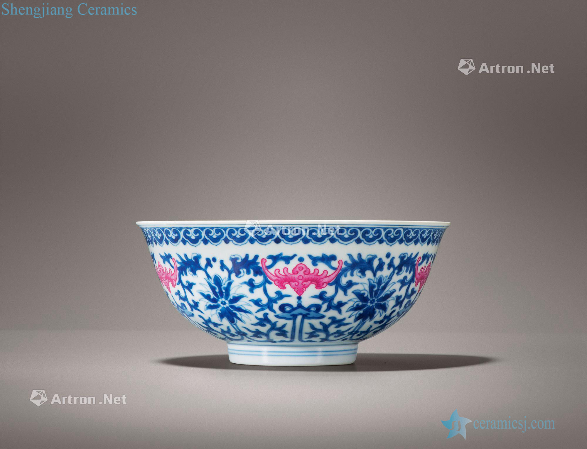 Qing qianlong blue-and-white carmine wufu green-splashed bowls