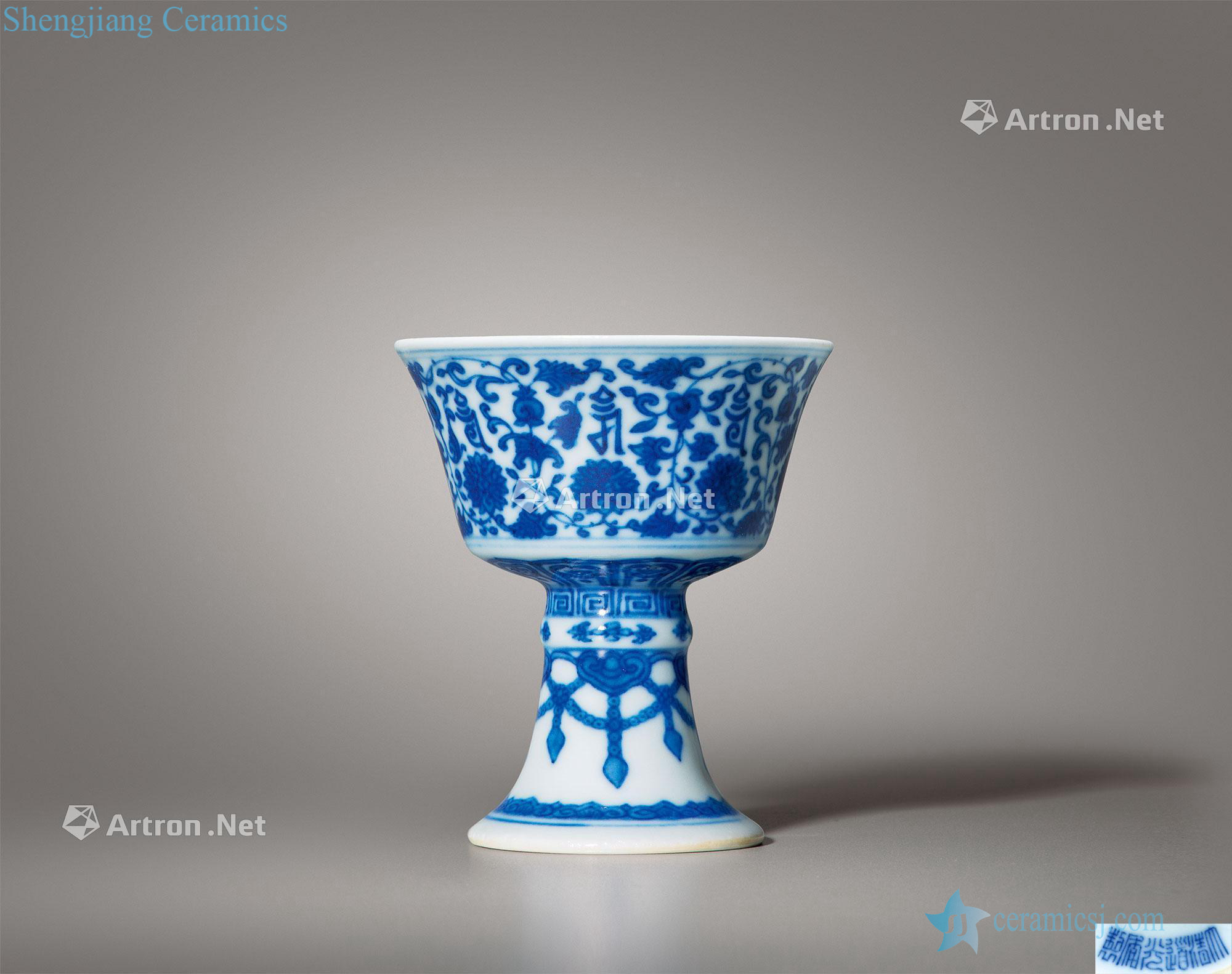 Qing daoguang Blue and white lotus flower a Sanskrit footed cup