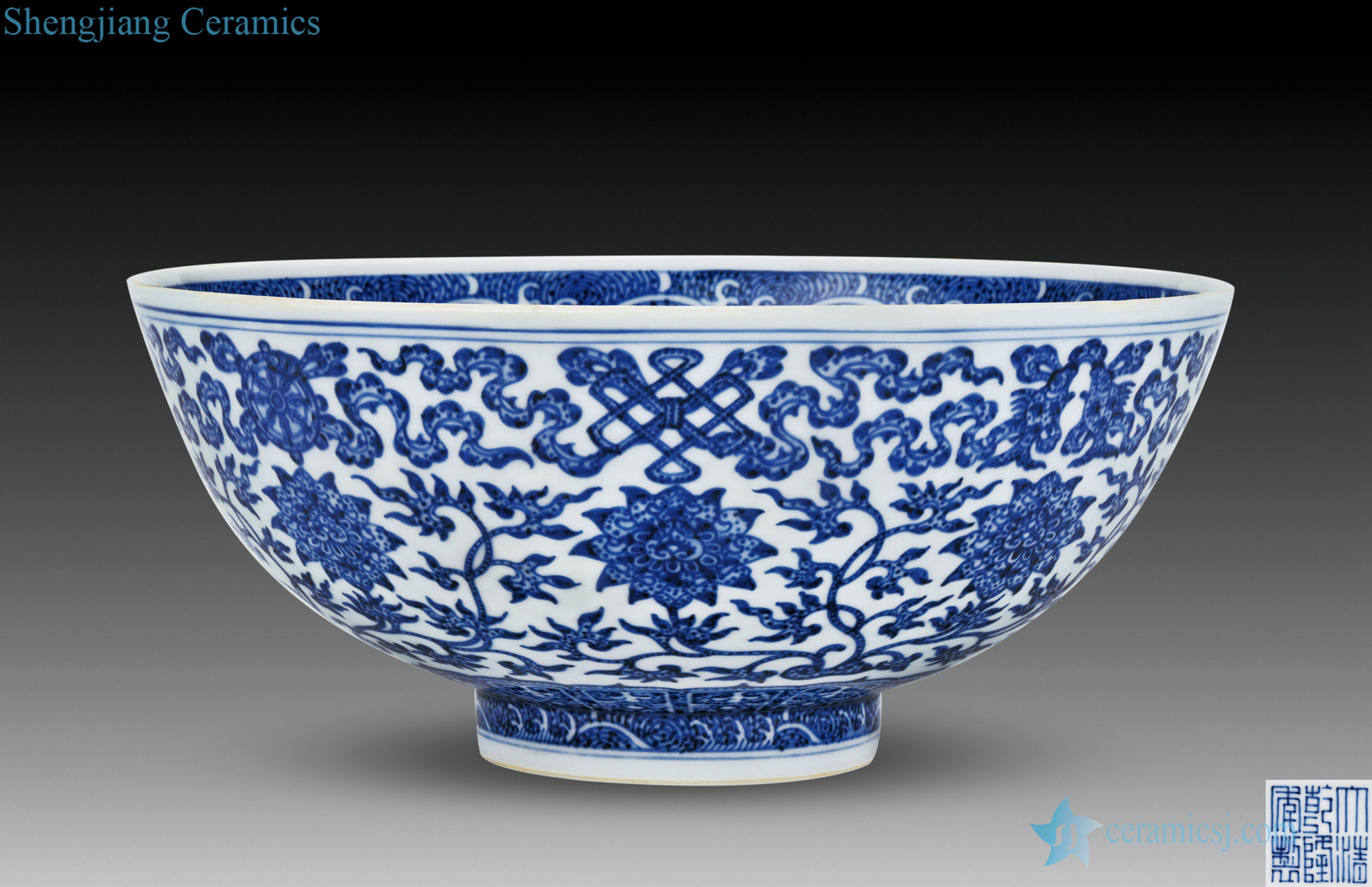 Qing qianlong Blue and white sweet grain big bowl