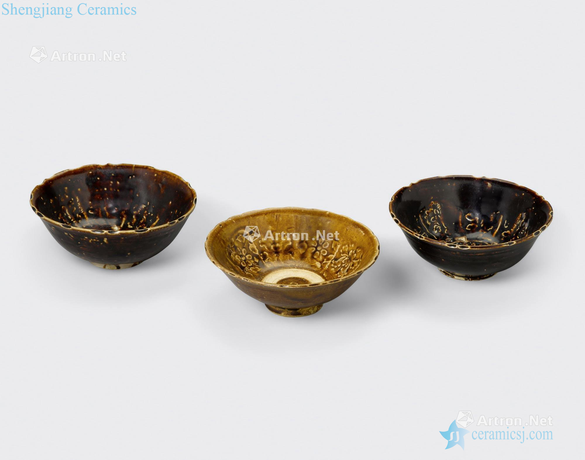 Tran - Le dynasties, 14 th/15 th century A GROUP OF THREE BROWN GLAZED BOWLS WITH IMPRESSED DECORATION