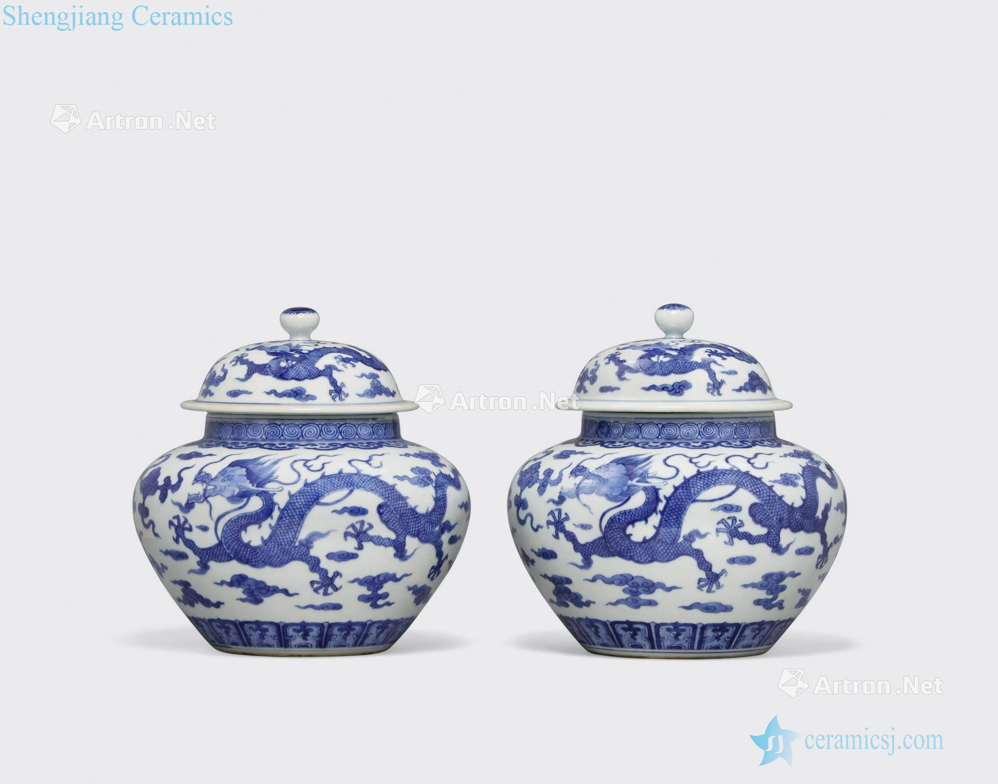 Jiajing marks, newest the Qing dynasty A PAIR OF BLUE AND WHITE "DRAGON" JARS AND COVERS