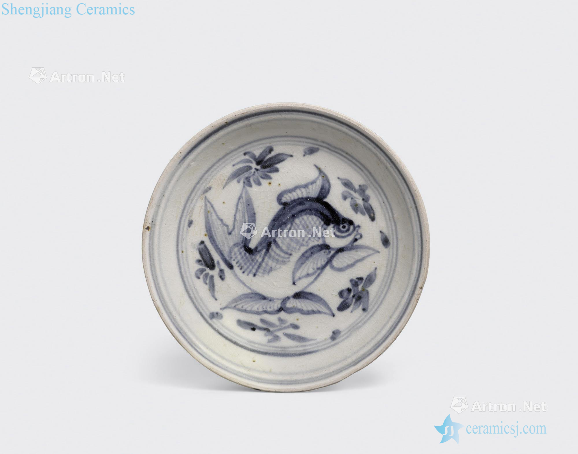 Le dynasty, 15 th/16 th century A BLUE AND WHITE DISH WITH FISH DESIGN