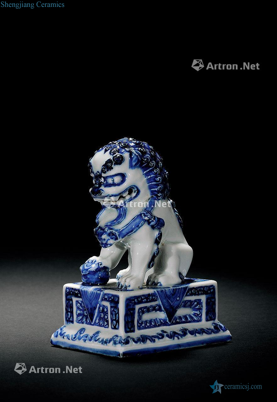 Early qing blue lion furnishing articles