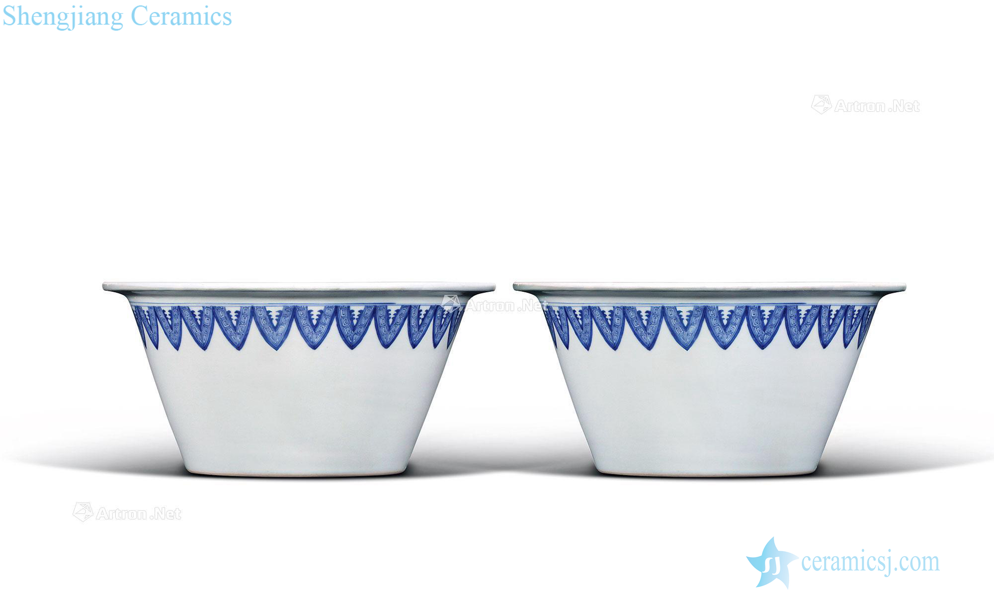 Qing dynasty blue-and-white in grain fold along the flowerpot (a)