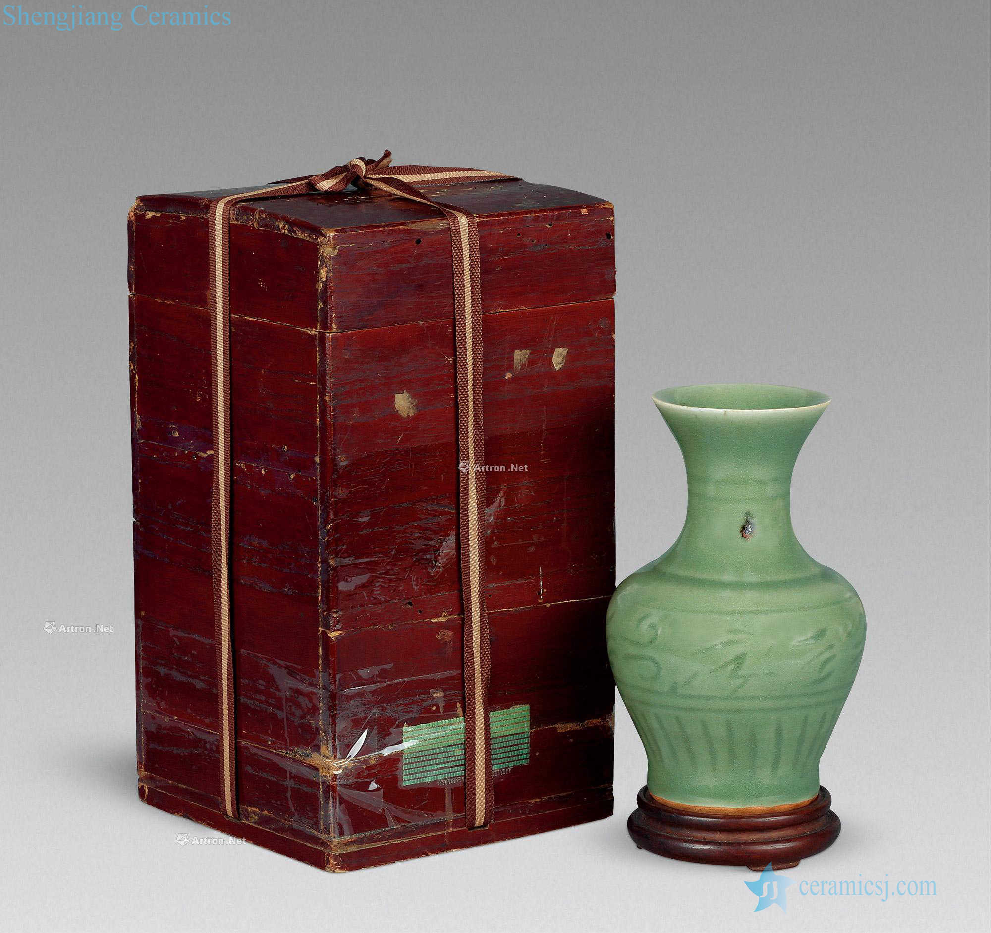 Ming Longquan carved vase (a)