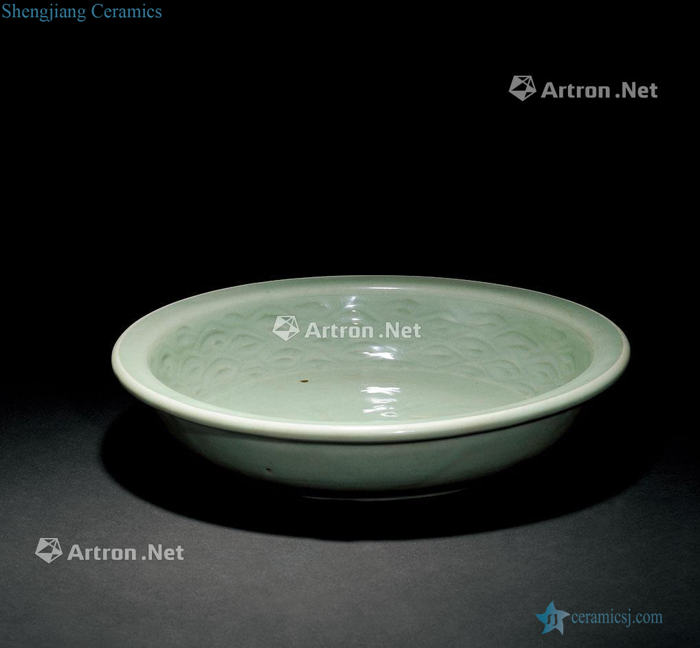 At the end of the yuan Ming Longquan celadon plate