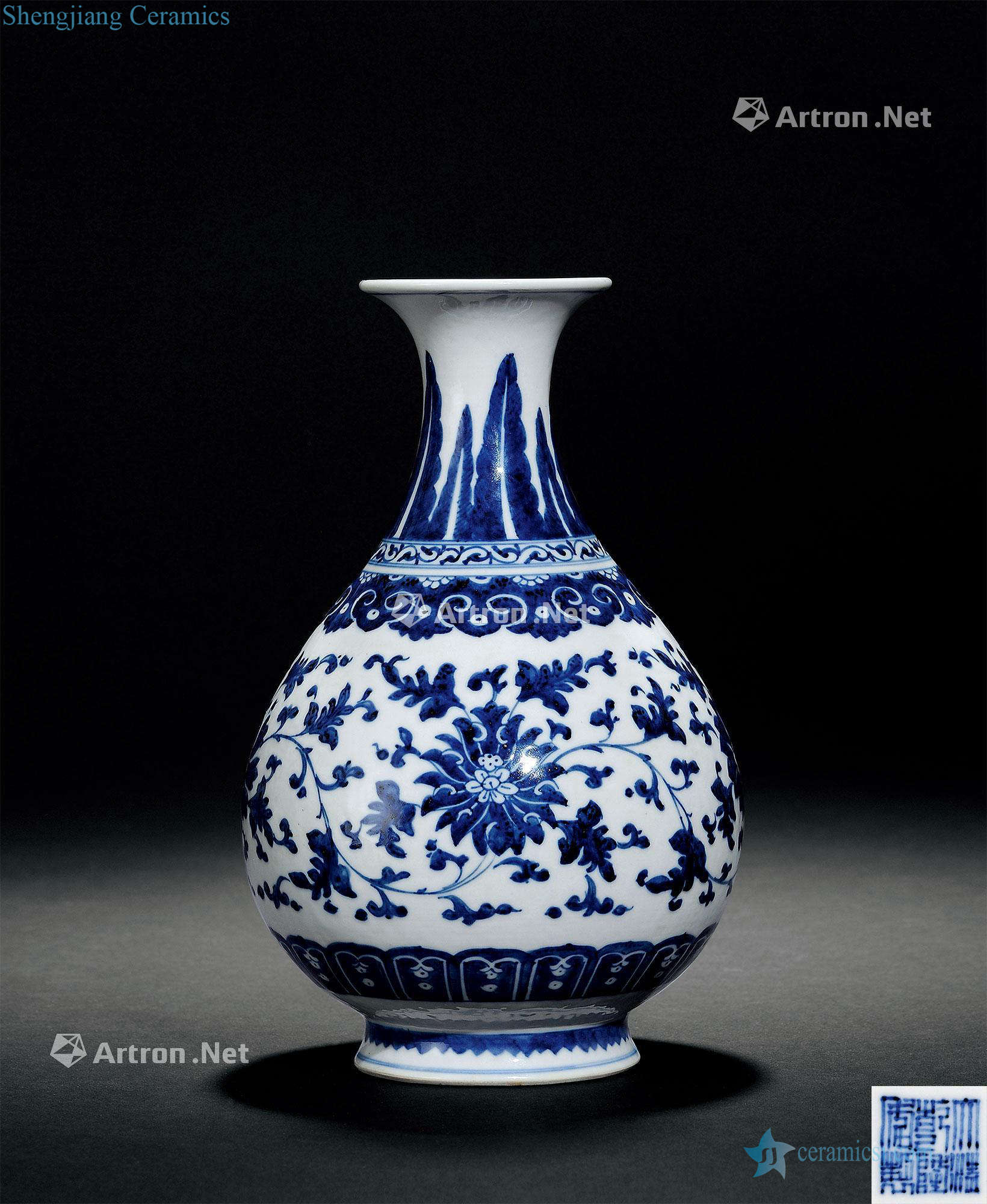 Qing qianlong Blue and white flower grain okho spring bottle wrapped branches