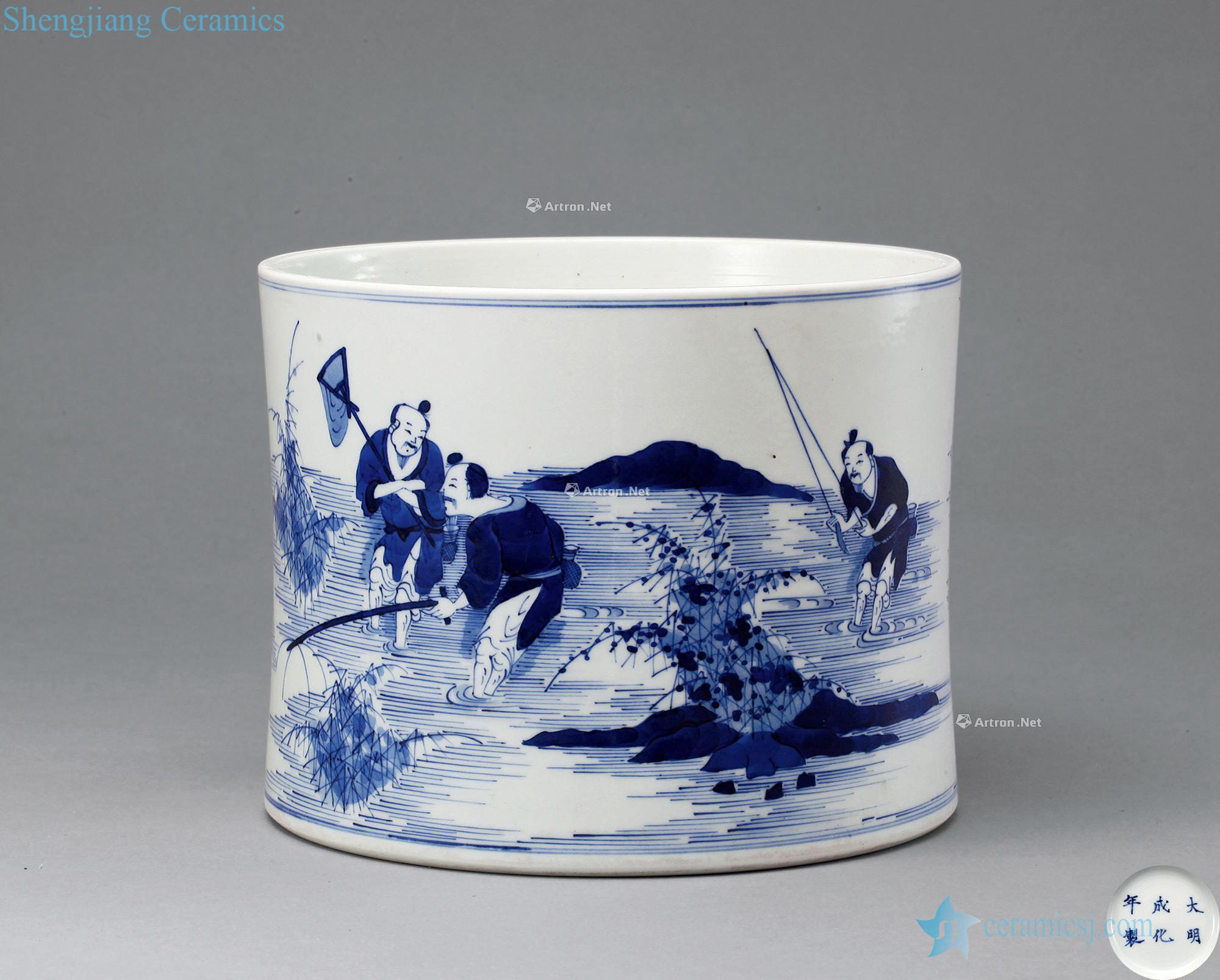 The qing emperor kangxi Blue and white fish brush pot