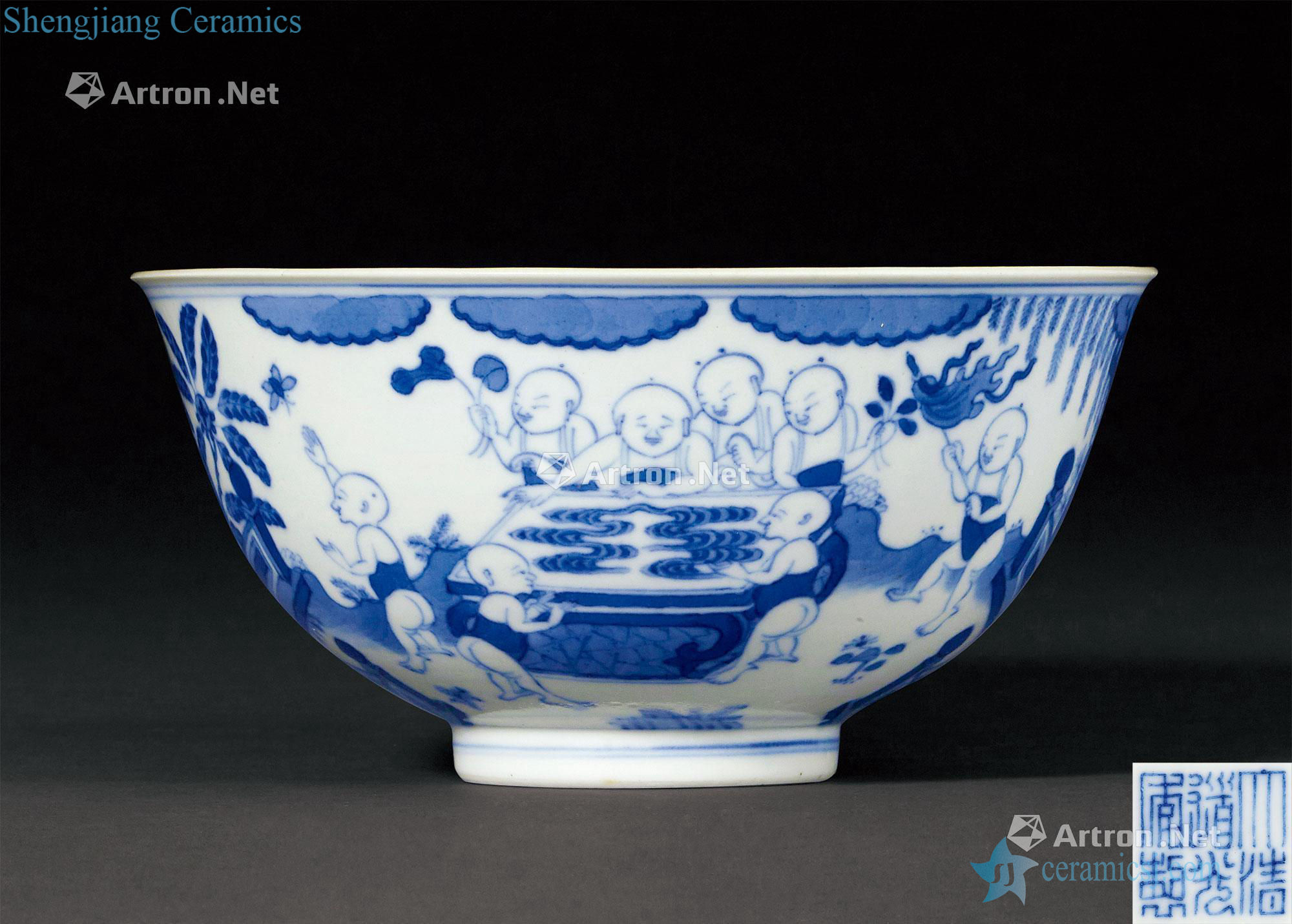 Qing daoguang Blue and white figure baby play bowls