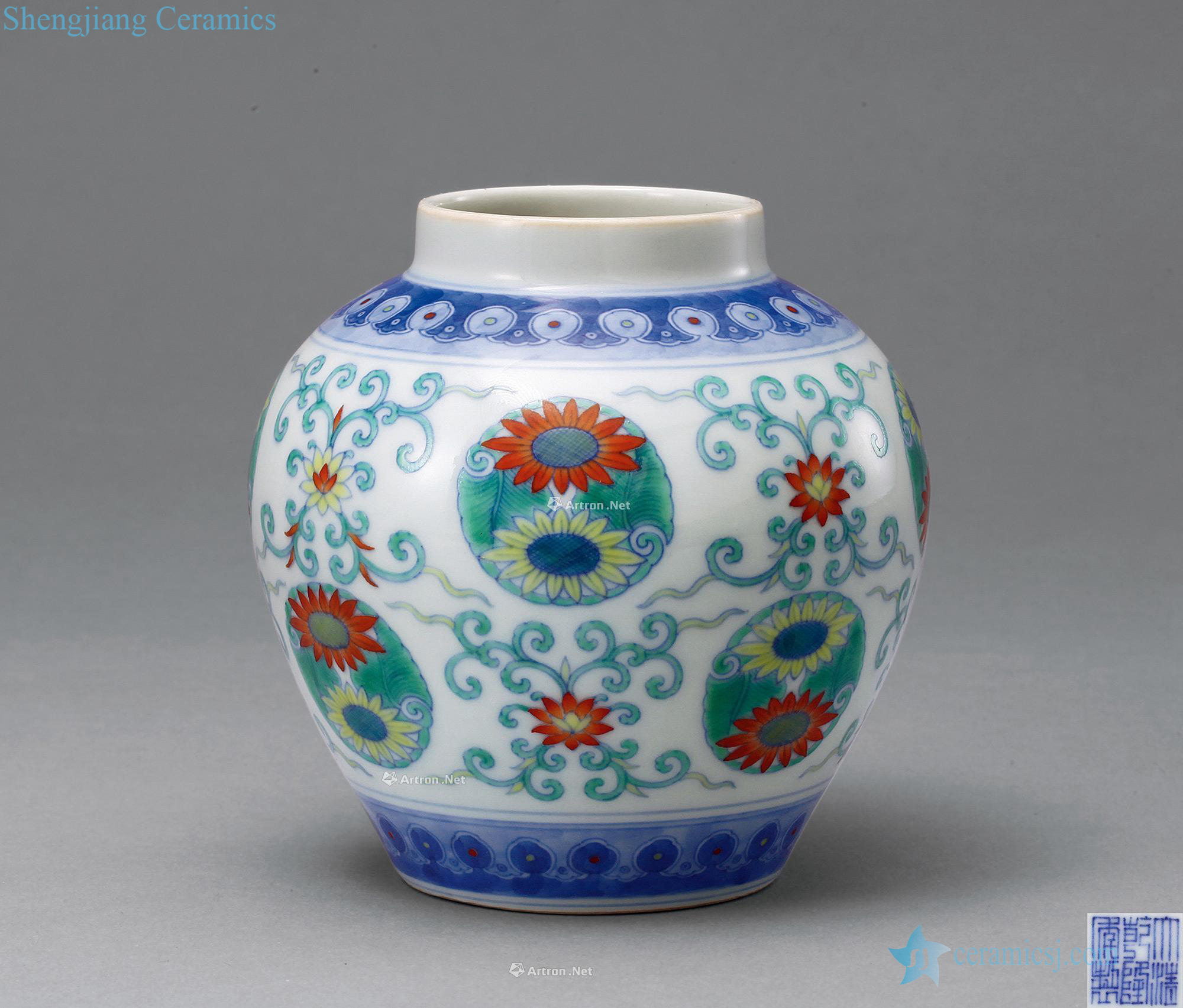Qing qianlong dou CaiTuan flower pot