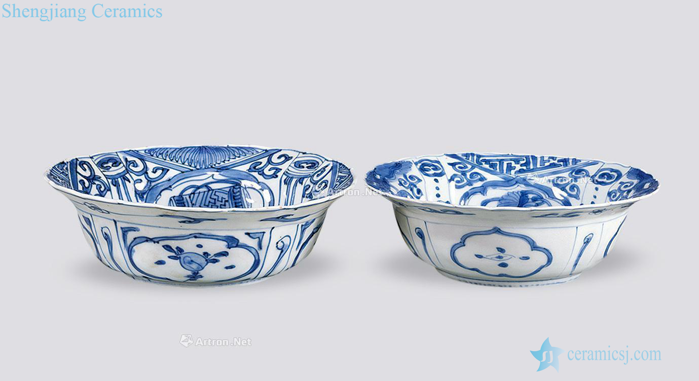 Ming wanli Blue and white flowers and birds green-splashed bowls (a)