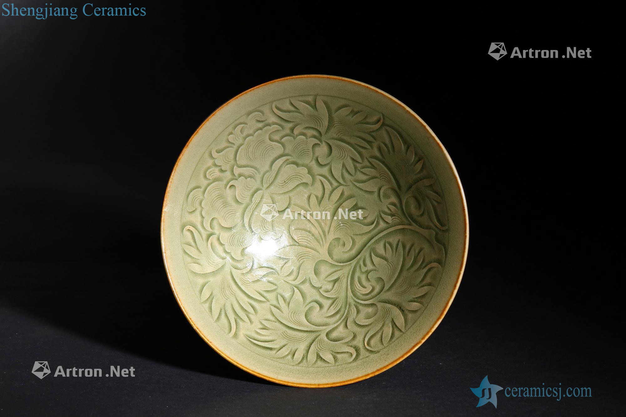 The song dynasty Yao state green glazed carved plate