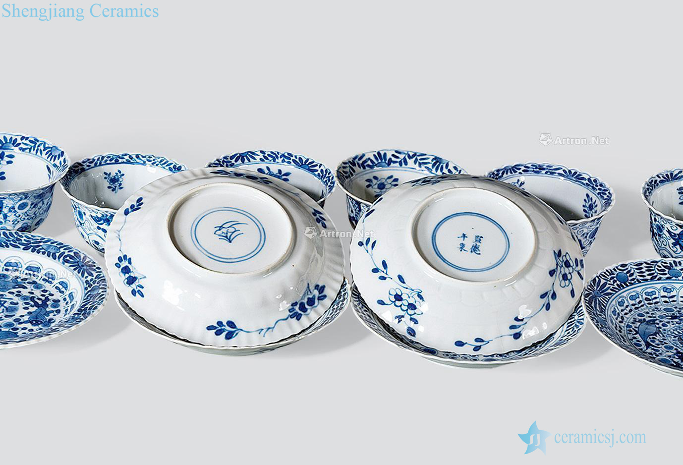 The qing emperor kangxi Blue and white fish crab grain cups and saucers