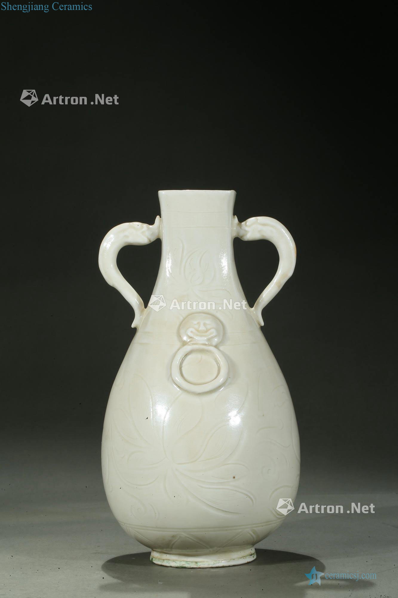 The song dynasty kiln white porcelain carved double ears