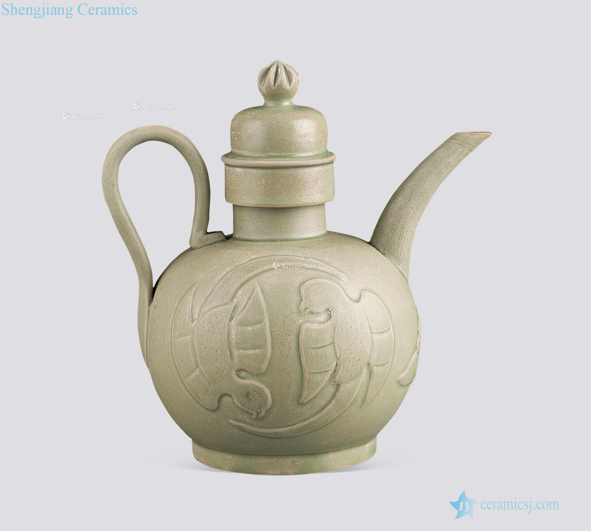 The kiln in tang and five dynasties carved lines and the secret color ewer parrot