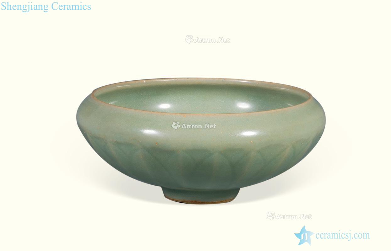 The southern song dynasty Longquan celadon glaze bowls